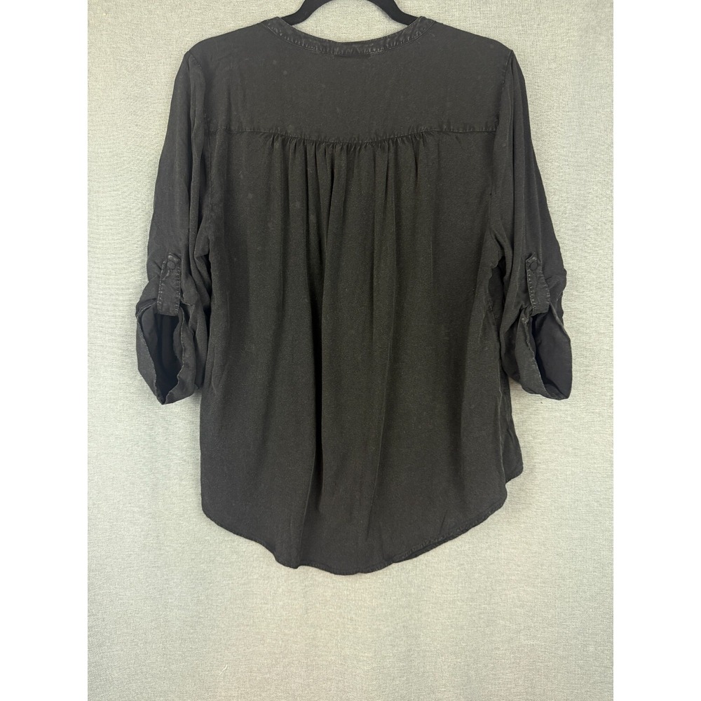torrid Black Fabric-Covered Button V-Neck Blouse - Picture 2 of 4